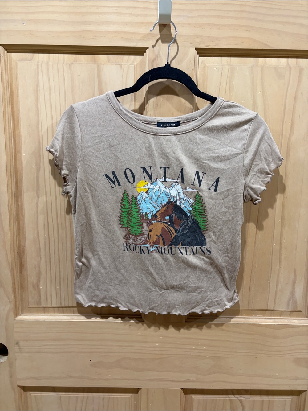 Montana Rocky Mountains Graphic Crop Tee - Beige